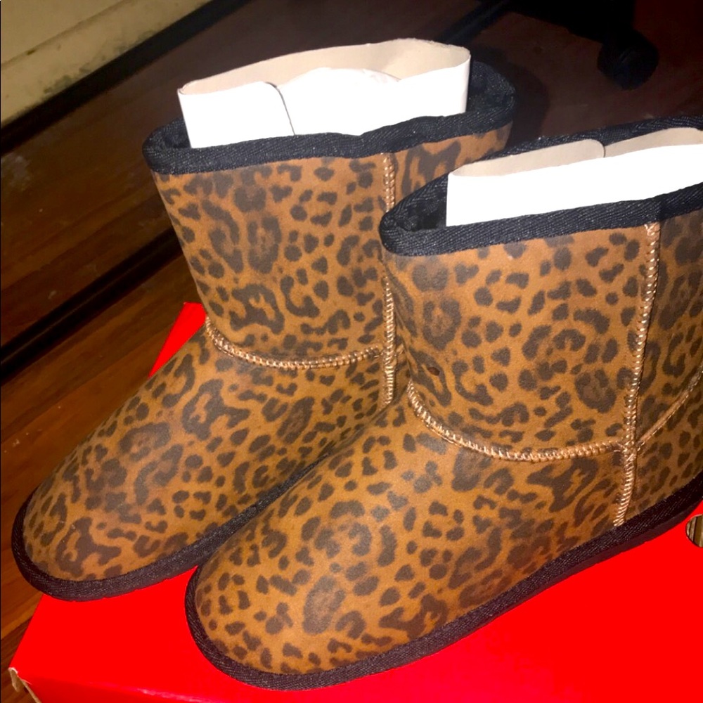 Boots—- Brand New, never worn